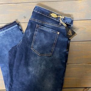 (72/7/mfts) big but adorable brand plus size jeans. Size 24.